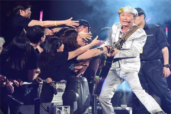 香港十大著名男歌手排行榜：谭咏麟上榜，他是流行音
