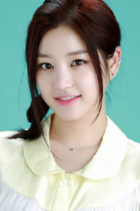 李侑菲