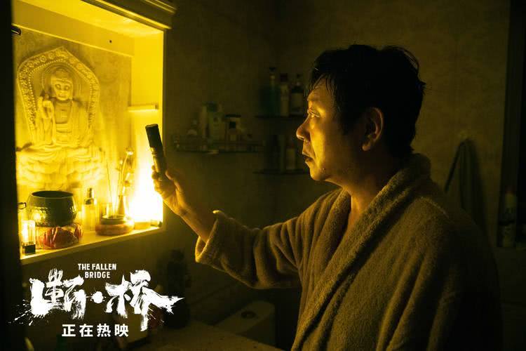 《断·桥》曝“雨夜谈判”片段，范伟曾美慧孜对峙紧张刺激